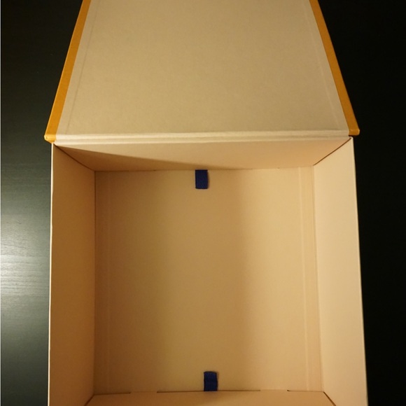 Authentic LV Square Magnetic Flip Box set - Picture 2 of 3